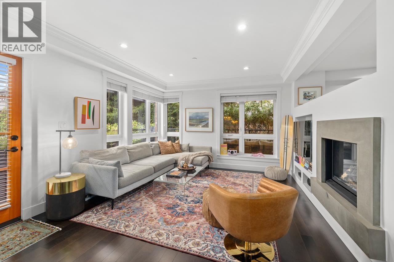 2 2435 W 1ST AVENUE, Vancouver