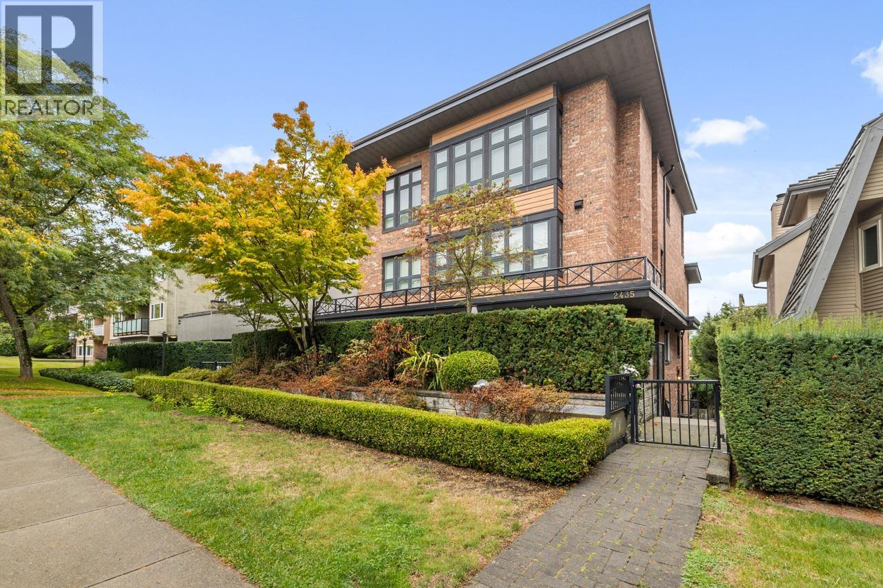 2 2435 W 1ST AVENUE, Vancouver