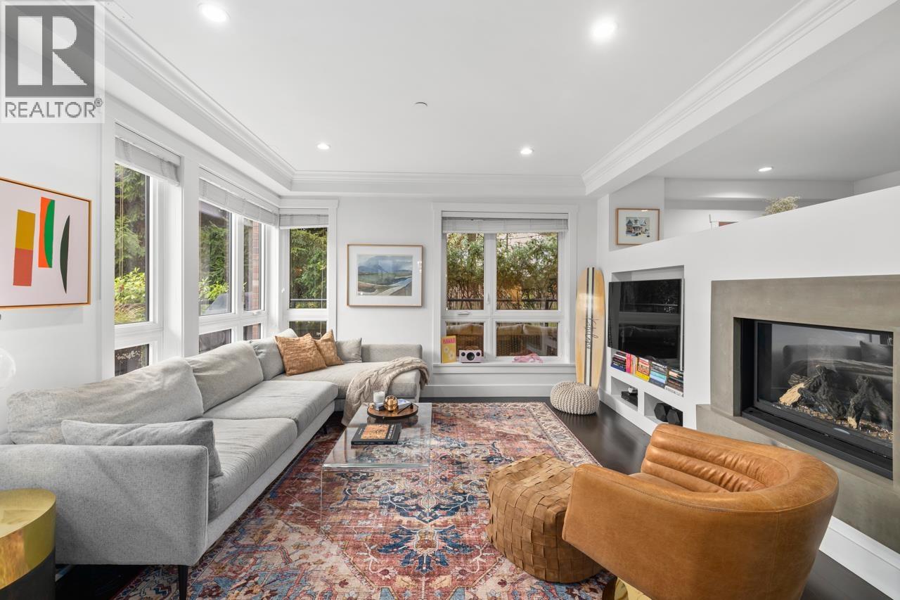 2 2435 W 1ST AVENUE, Vancouver
