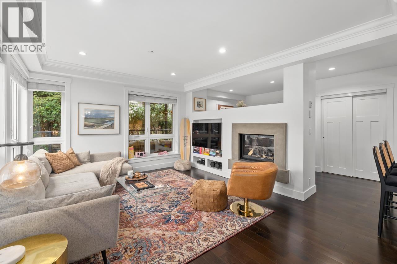 2 2435 W 1ST AVENUE, Vancouver