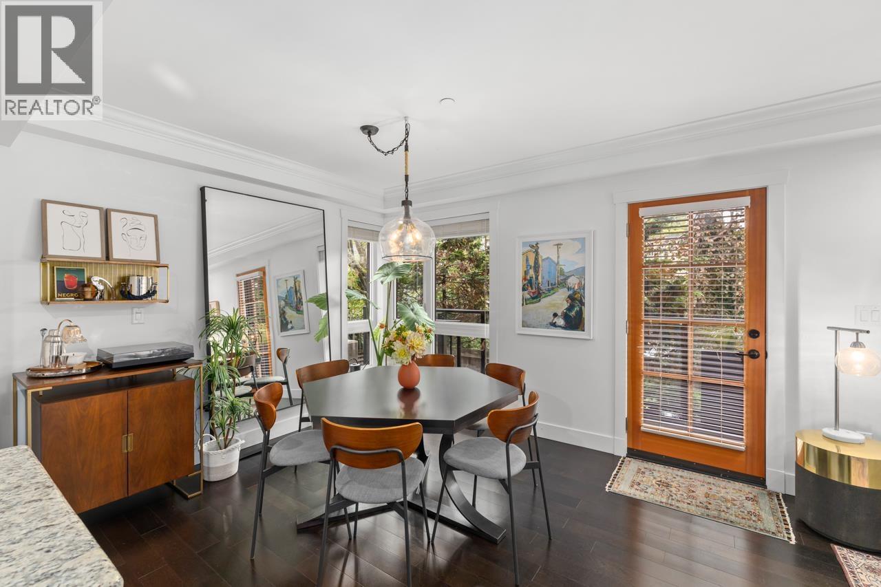 2 2435 W 1ST AVENUE, Vancouver