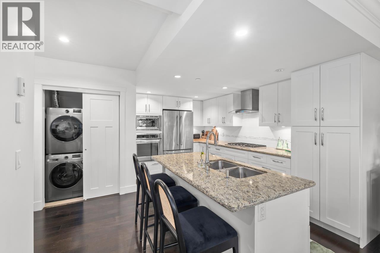 2 2435 W 1ST AVENUE, Vancouver