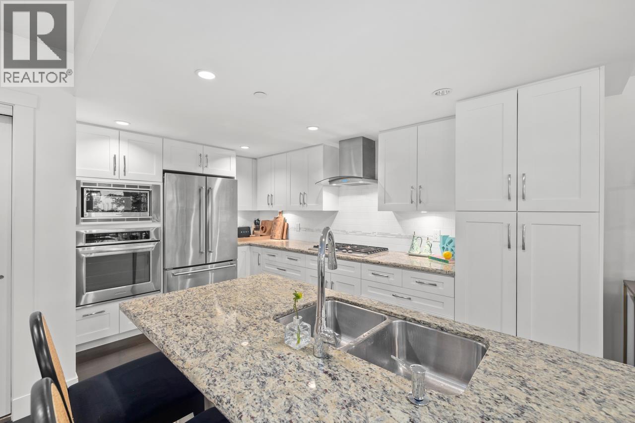 2 2435 W 1ST AVENUE, Vancouver