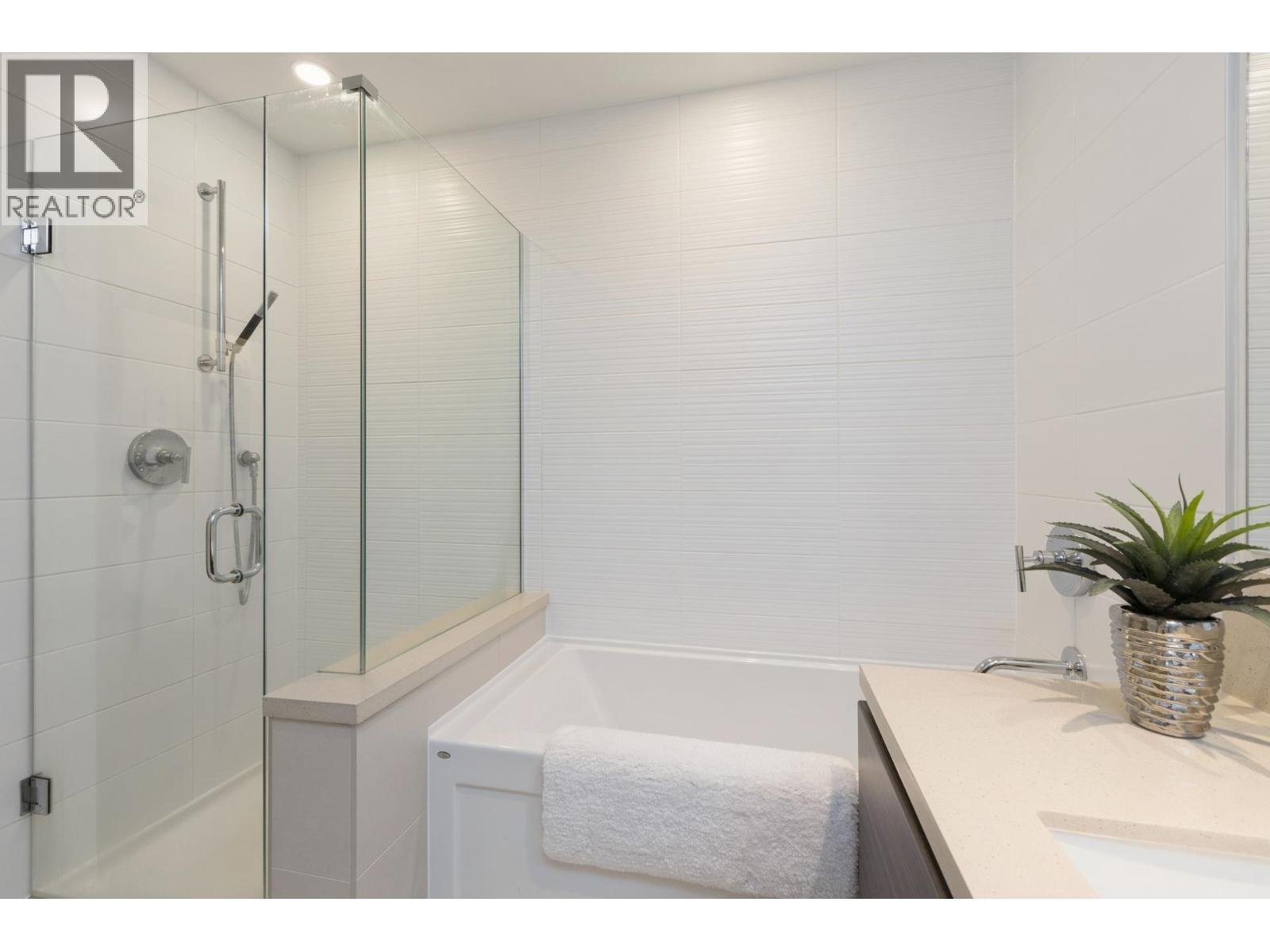 406 3606 ALDERCREST DRIVE, North Vancouver