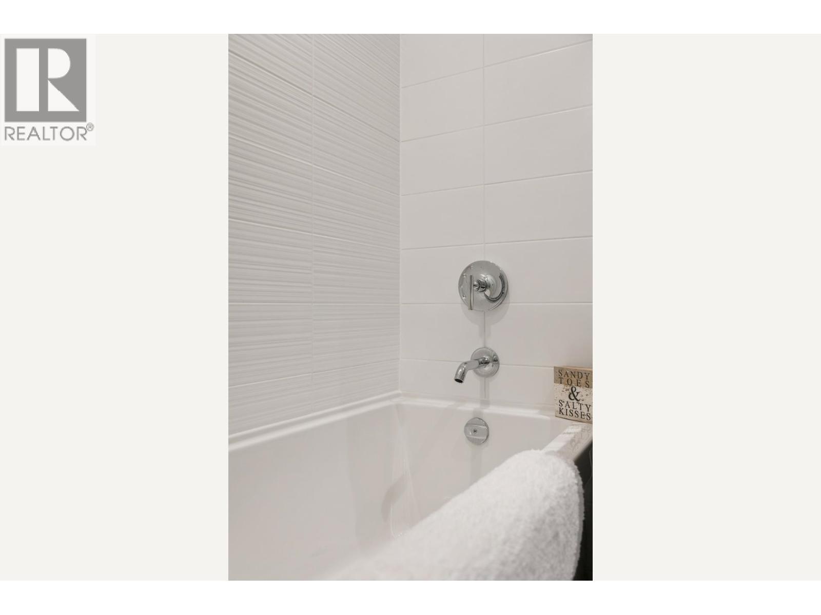 406 3606 ALDERCREST DRIVE, North Vancouver