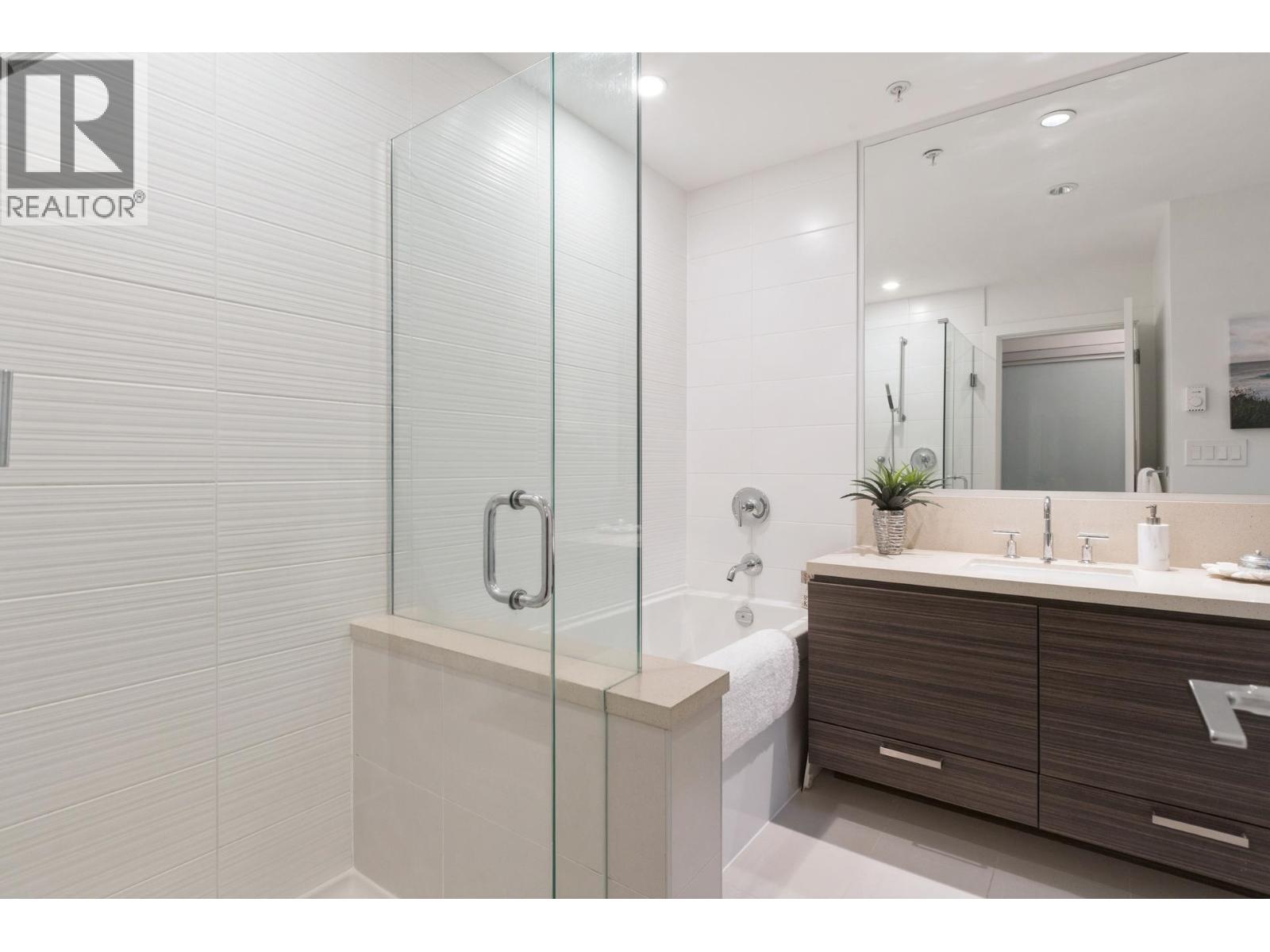 406 3606 ALDERCREST DRIVE, North Vancouver