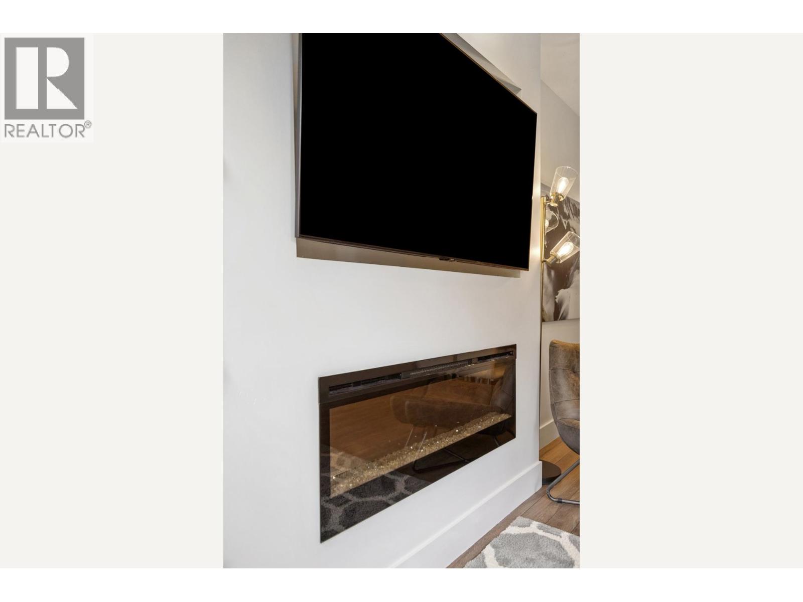 406 3606 ALDERCREST DRIVE, North Vancouver