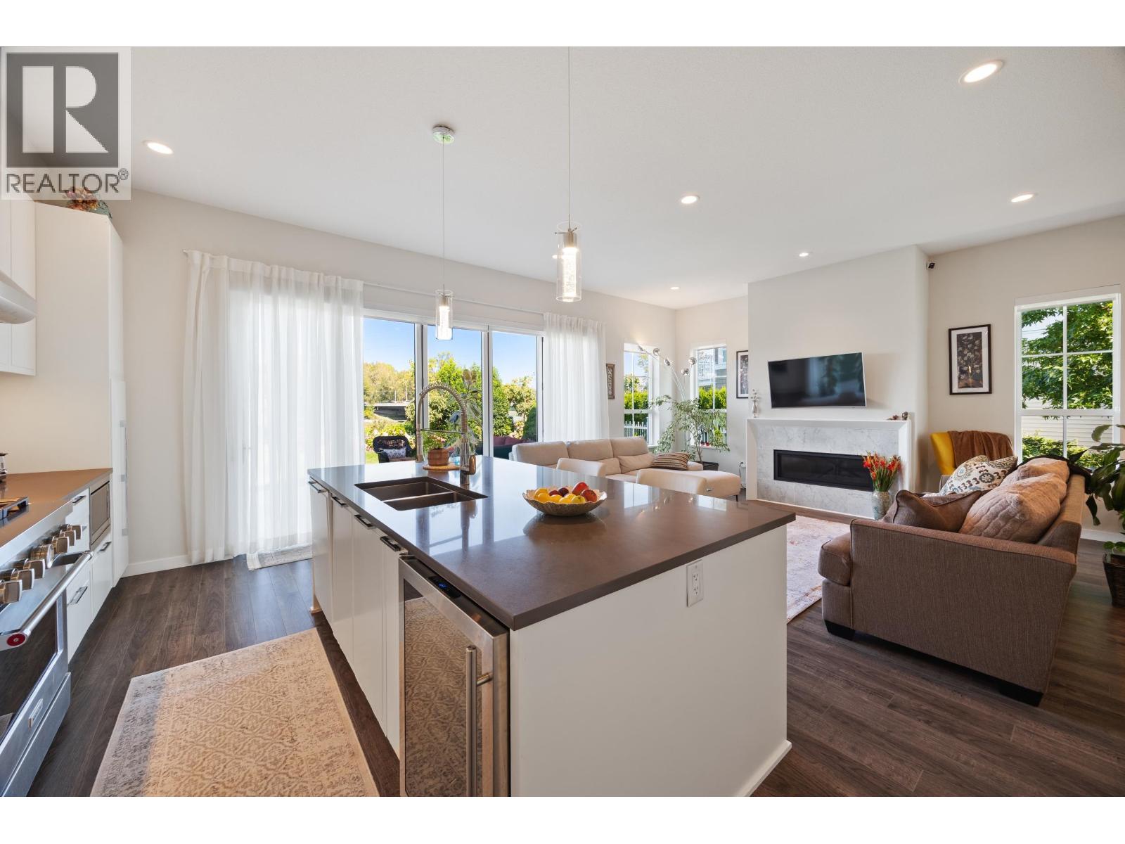 #12B-5551 ADMIRAL Way, Ladner