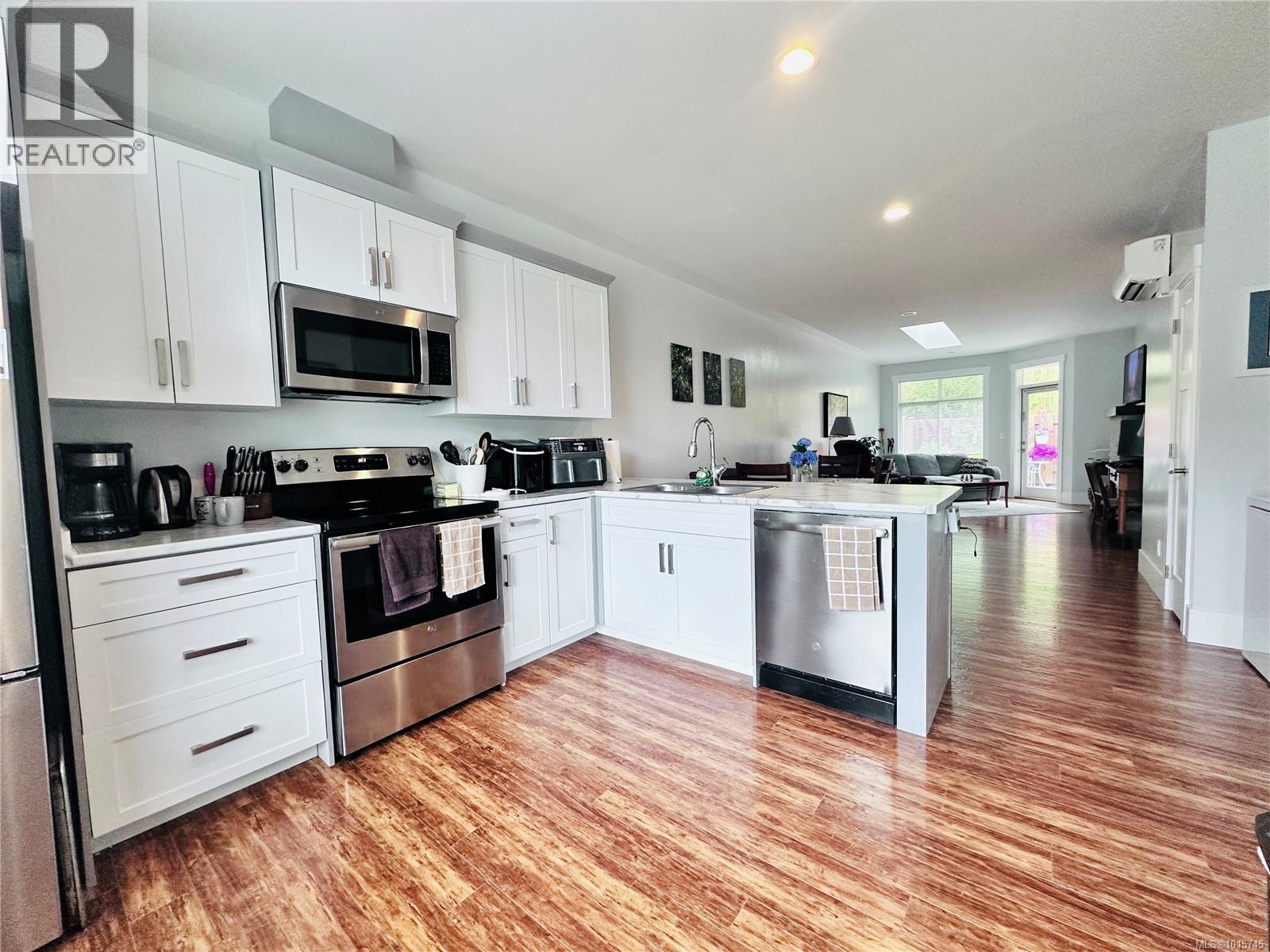 54 300 Grosskleg Way, Lake Cowichan