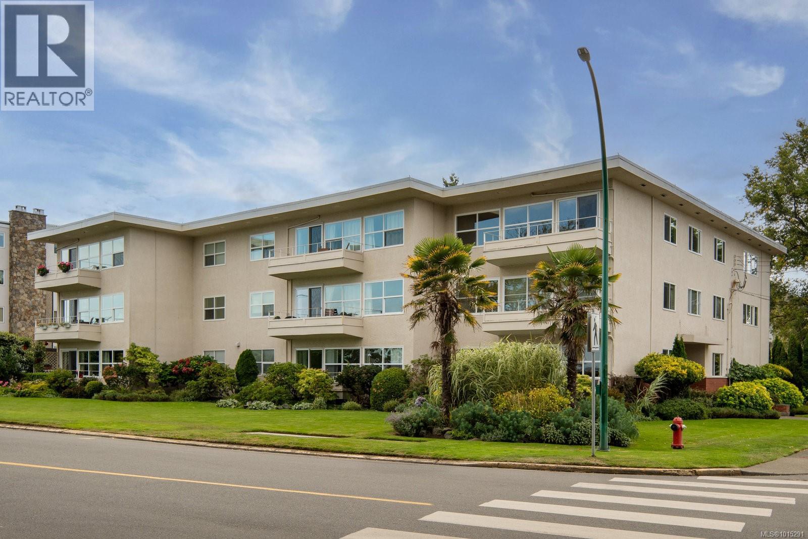 301 1318 Beach Drive, Oak Bay