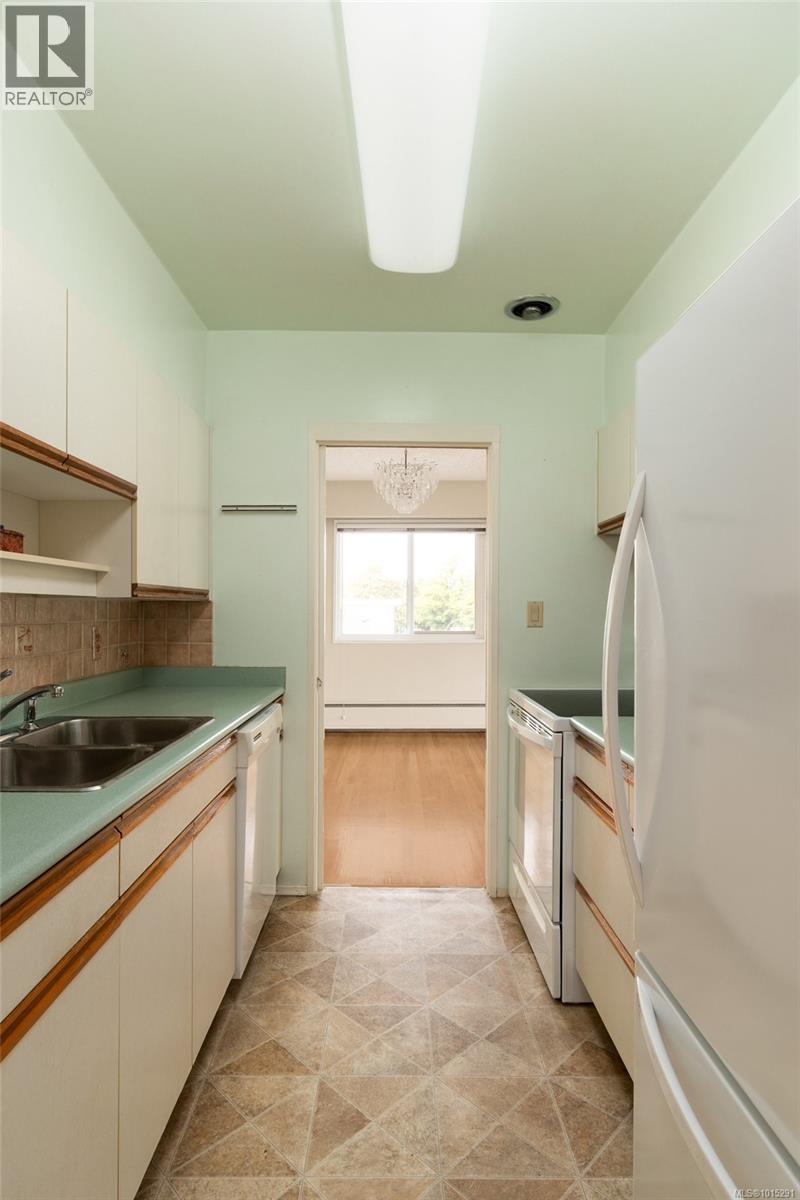301 1318 Beach Drive, Oak Bay
