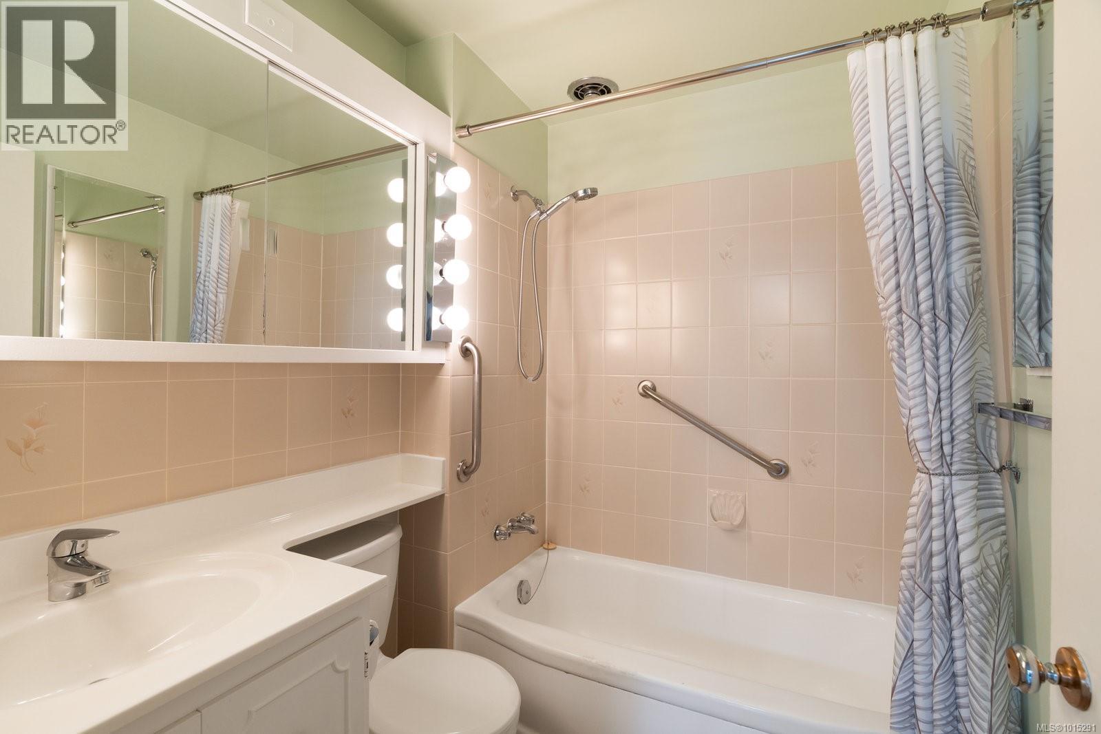 301 1318 Beach Drive, Oak Bay