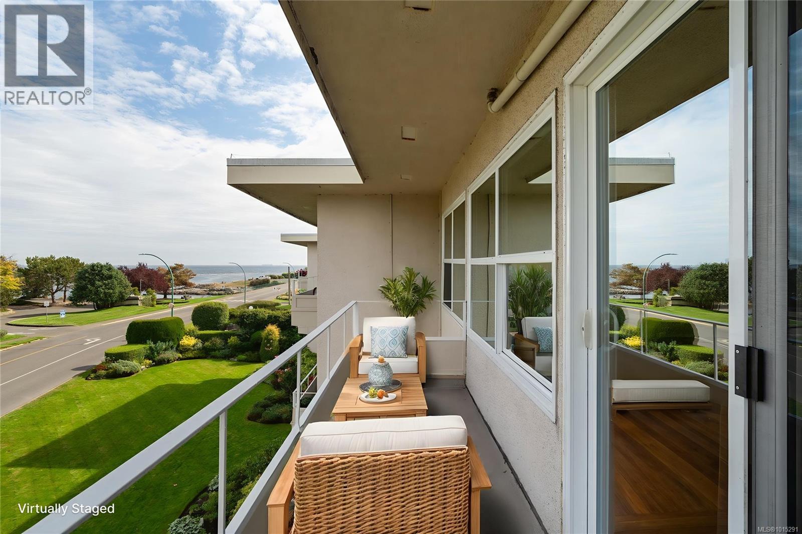 301 1318 Beach Drive, Oak Bay