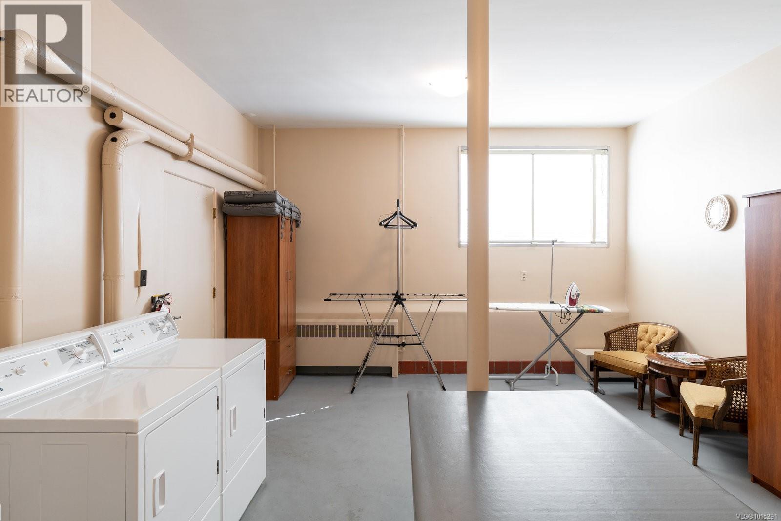 301 1318 Beach Drive, Oak Bay