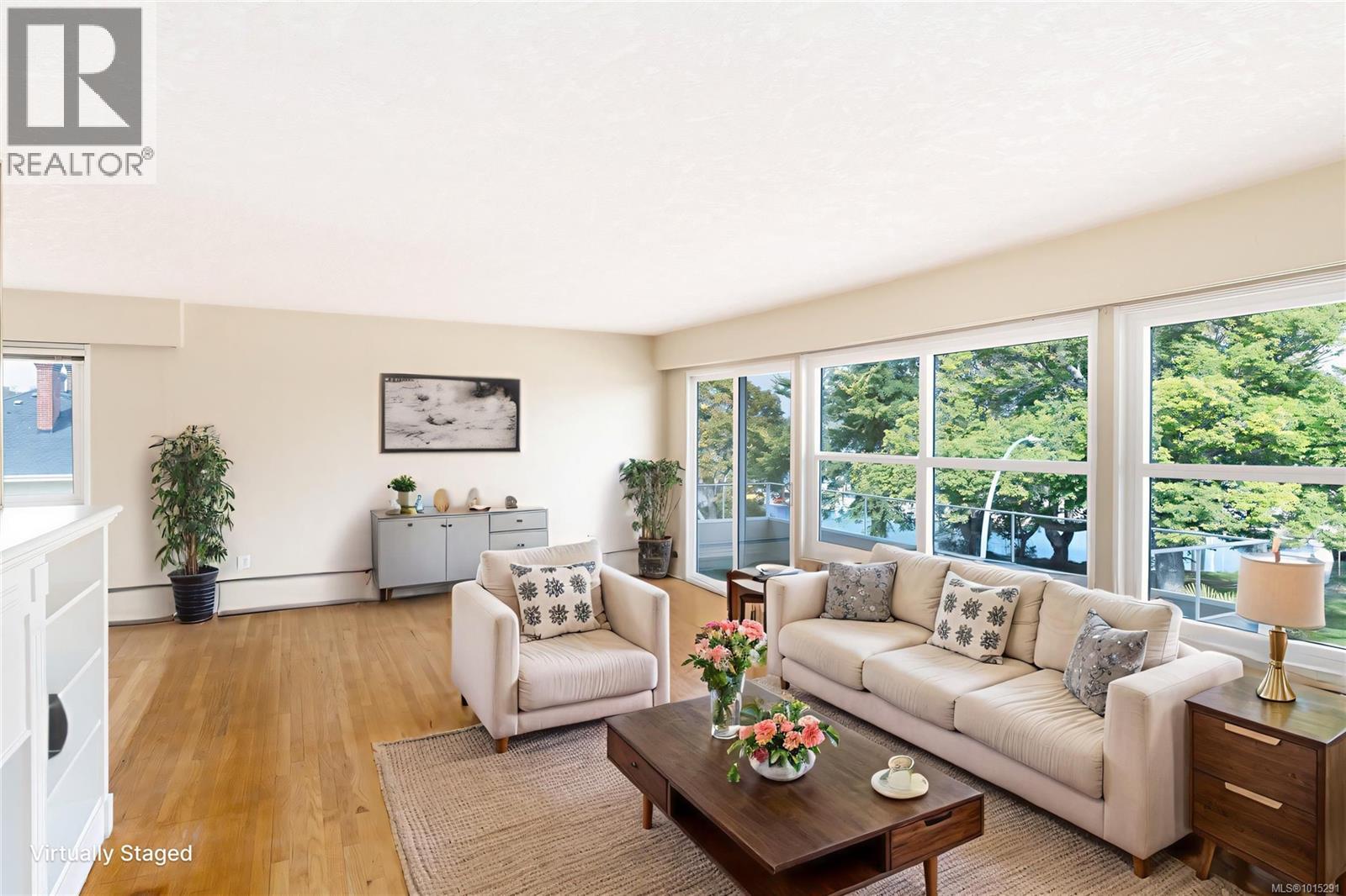 301 1318 Beach Drive, Oak Bay