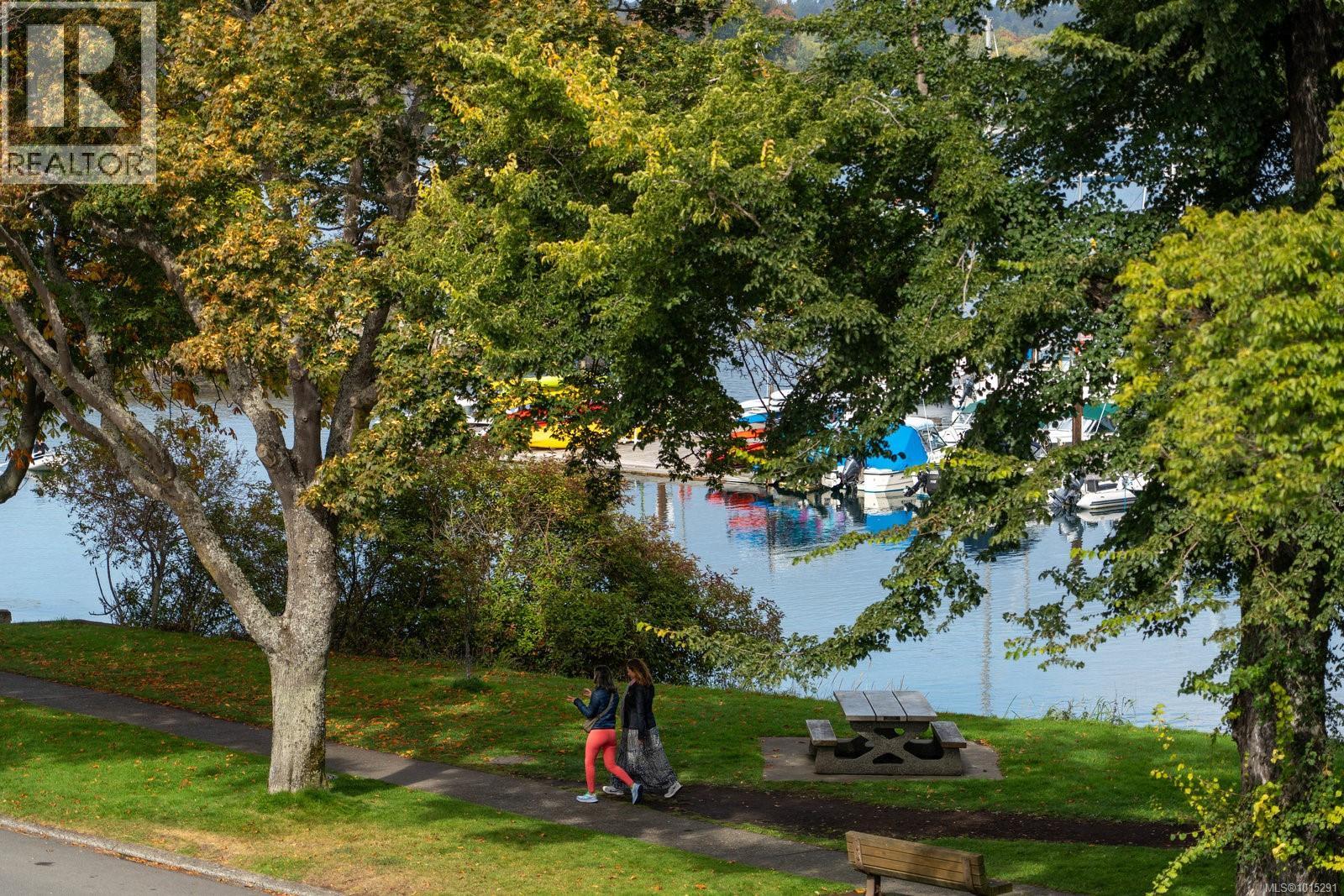 301 1318 Beach Drive, Oak Bay