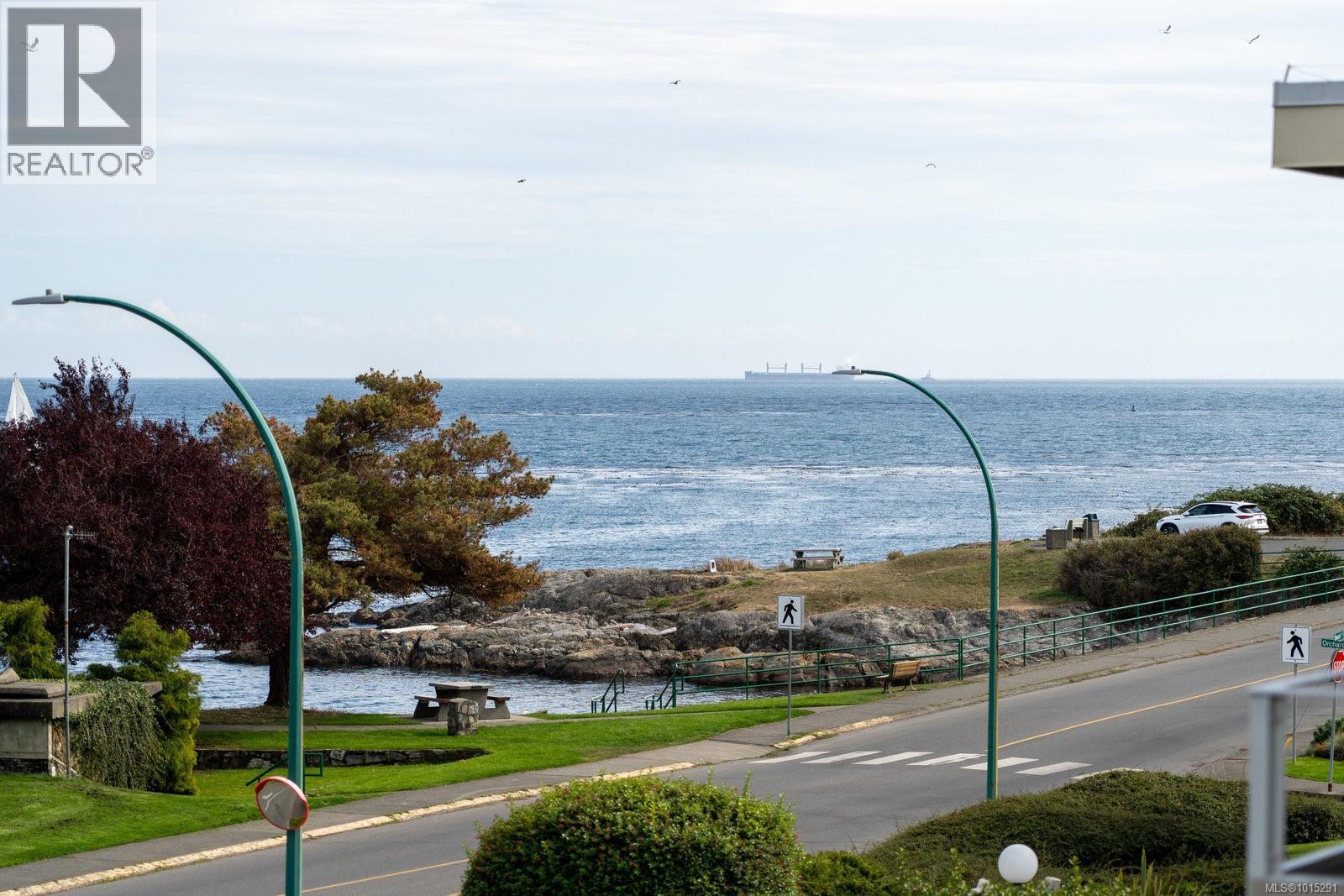 301 1318 Beach Drive, Oak Bay