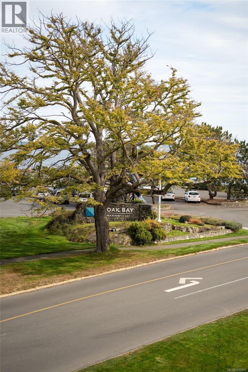 301 1318 Beach Drive, Oak Bay