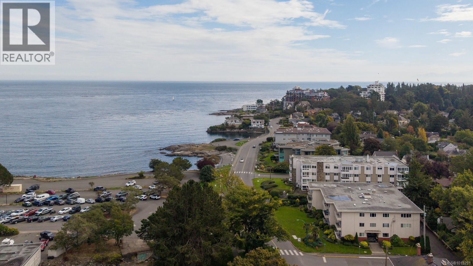 301 1318 Beach Drive, Oak Bay