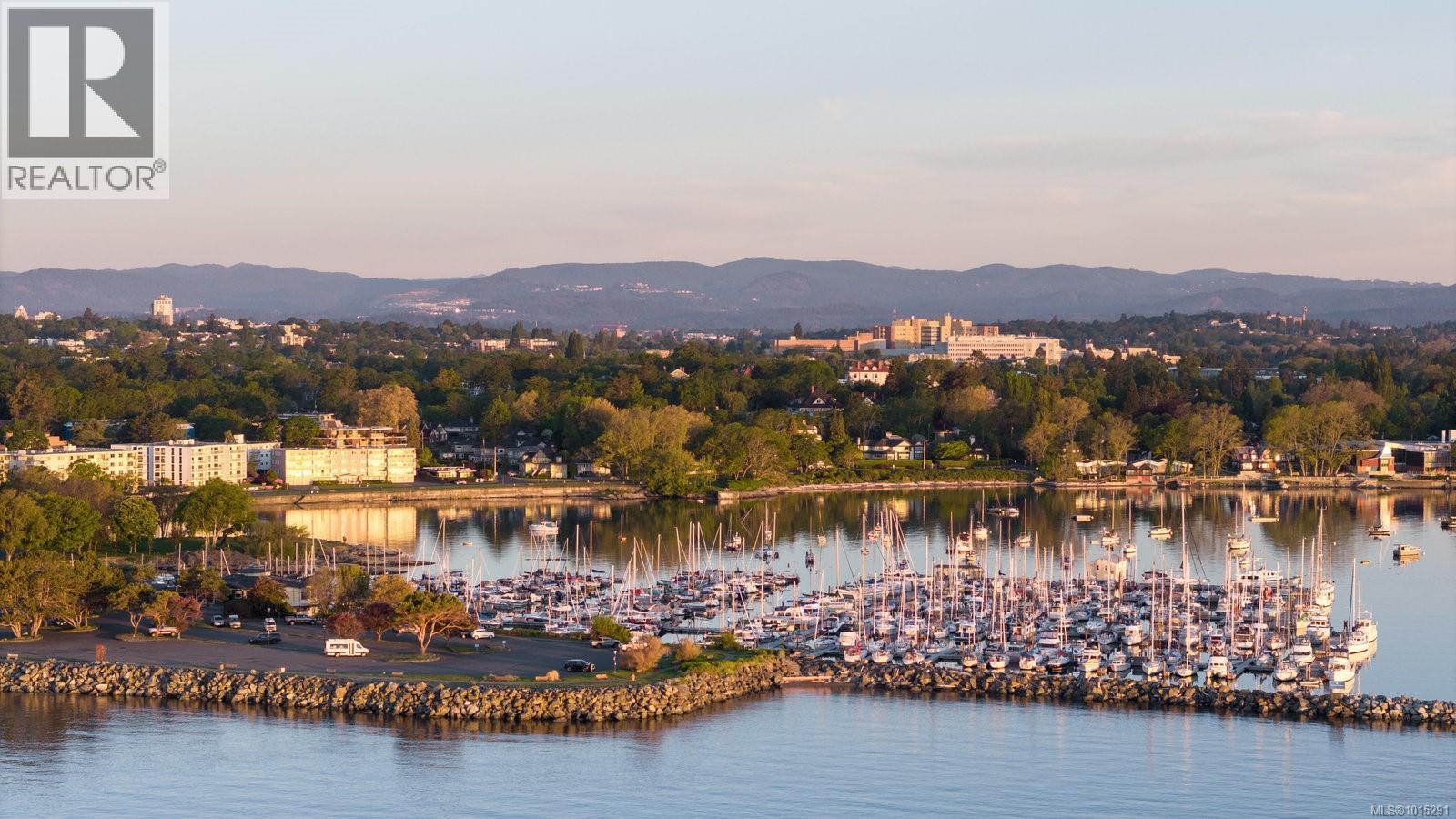 301 1318 Beach Drive, Oak Bay