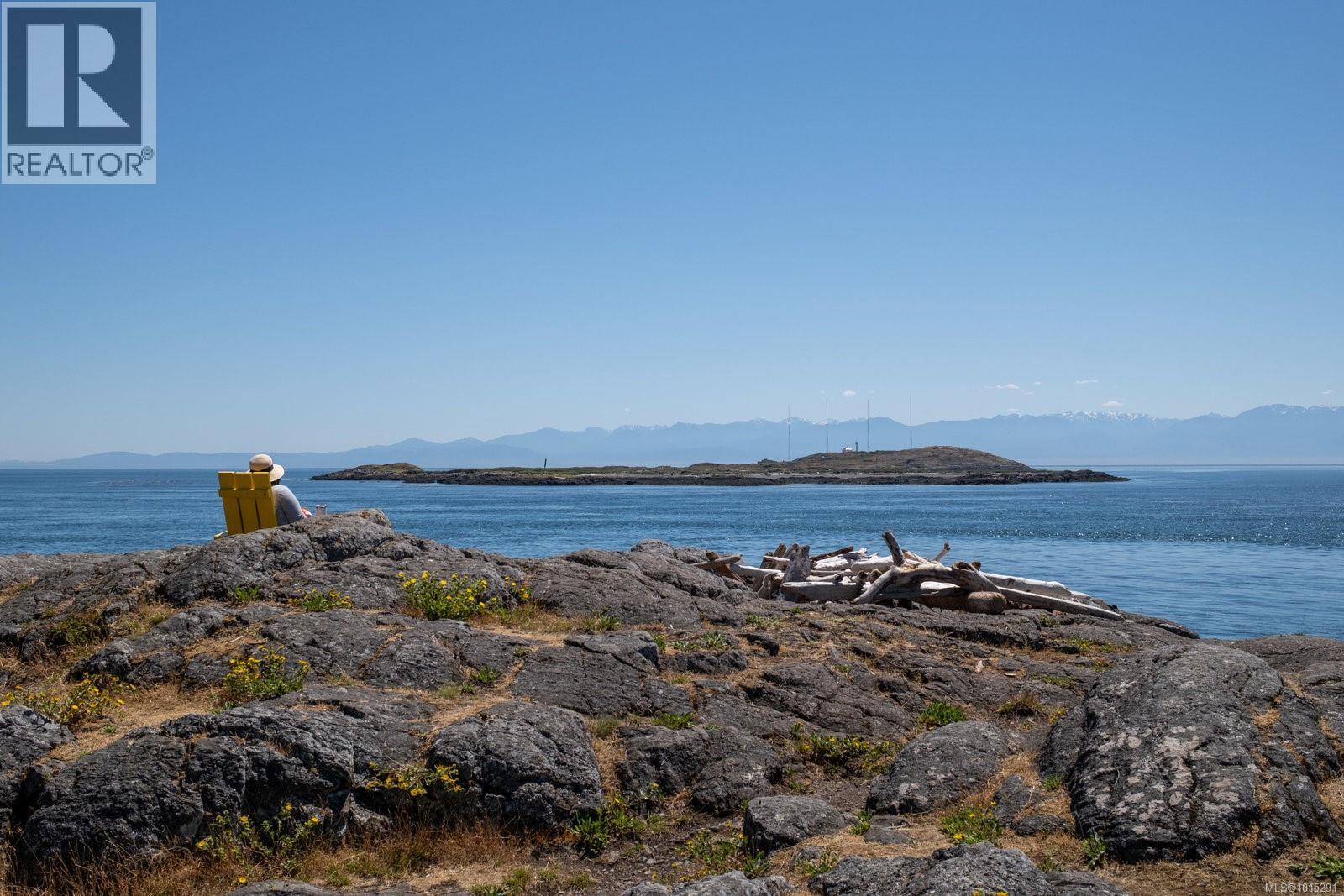 301 1318 Beach Drive, Oak Bay