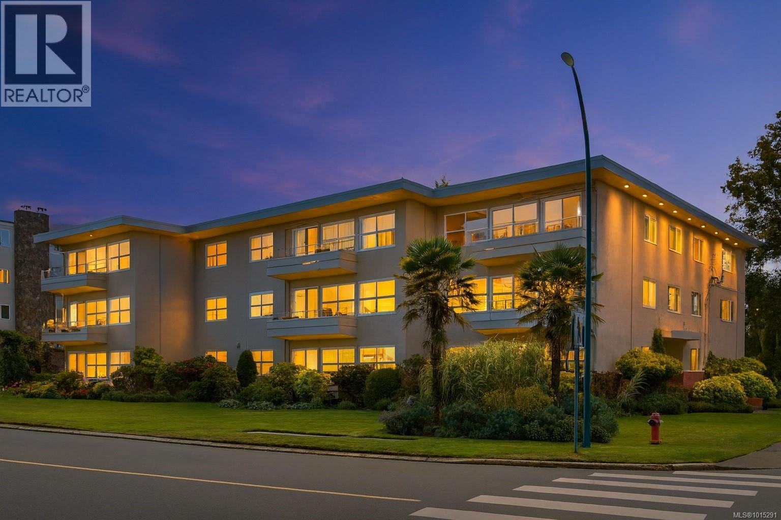 301 1318 Beach Drive, Oak Bay