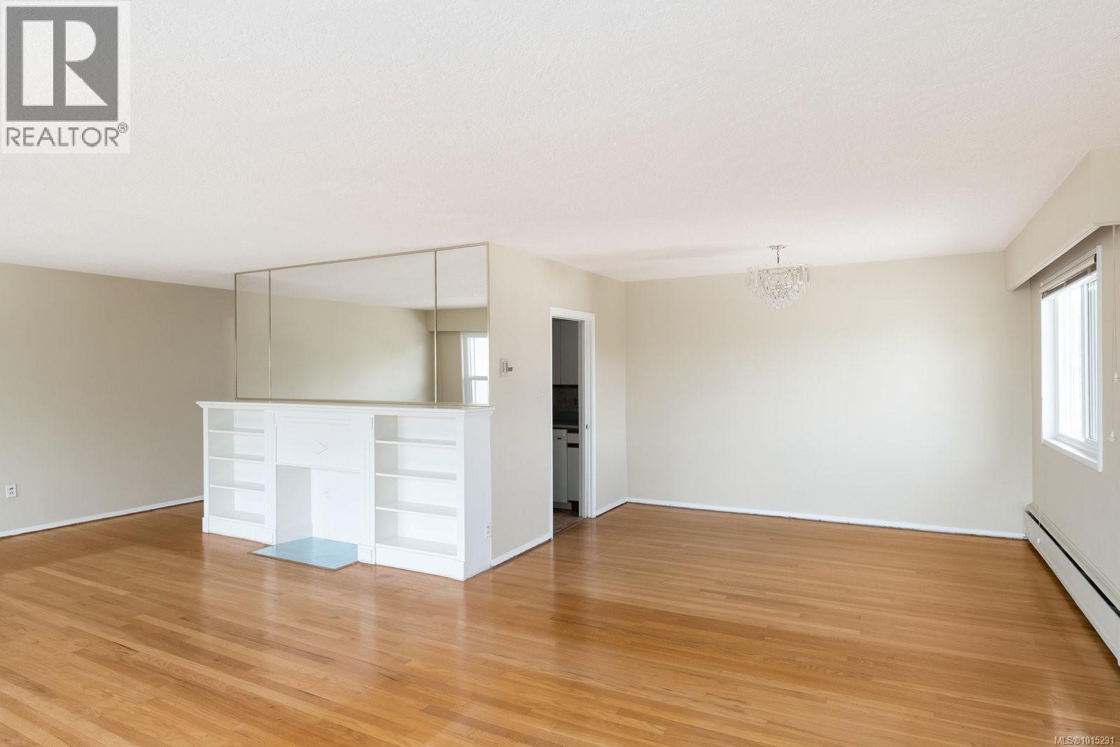 301 1318 Beach Drive, Oak Bay