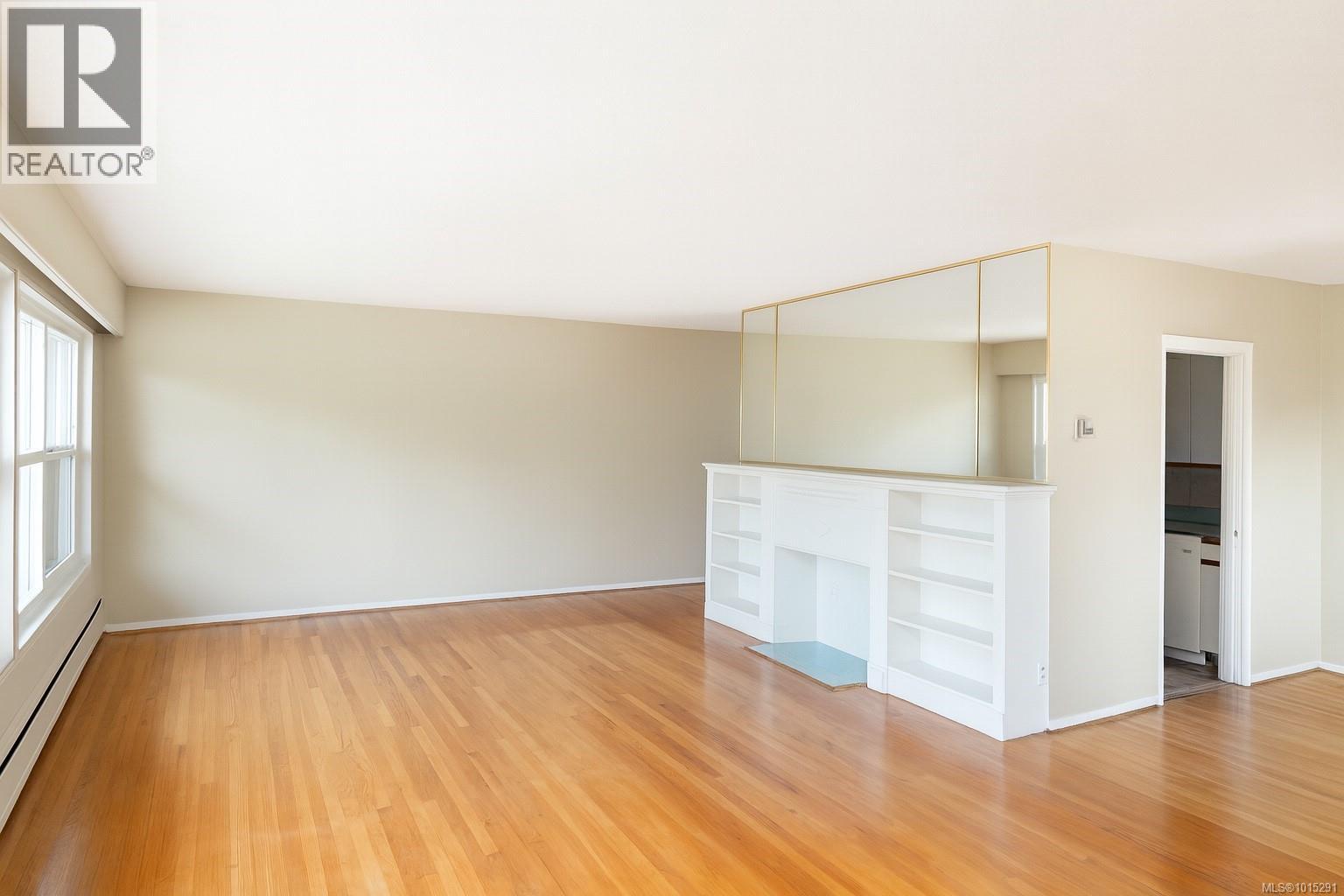 301 1318 Beach Drive, Oak Bay