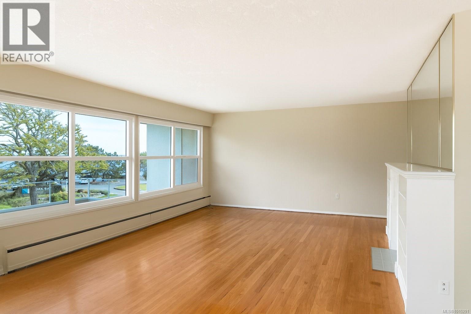 301 1318 Beach Drive, Oak Bay