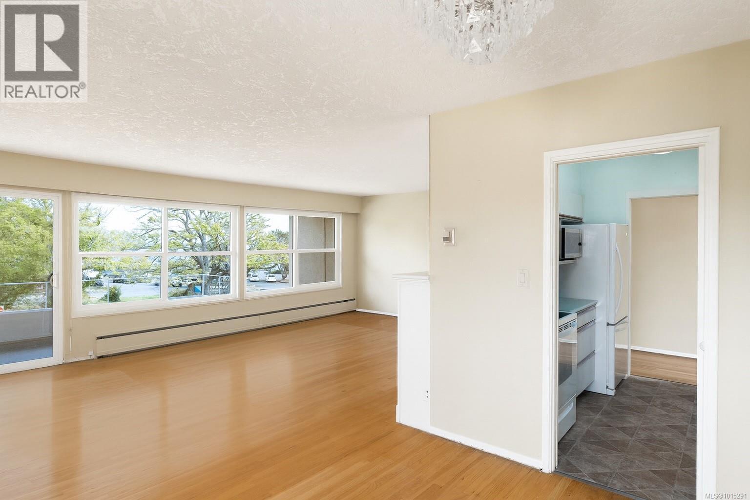 301 1318 Beach Drive, Oak Bay