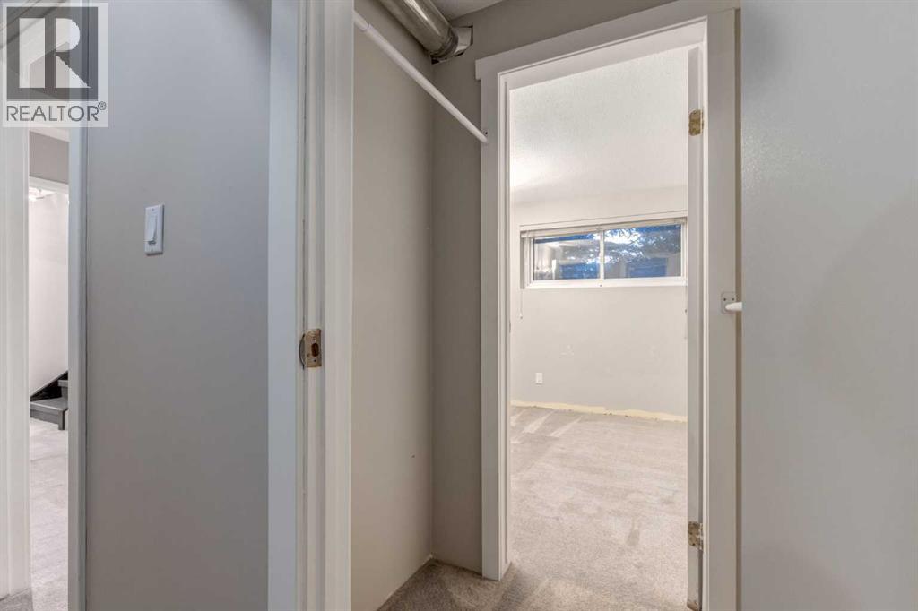 Single Family House Bi-level for Sale in  ALCOTT Road SE Acadia Calgary 