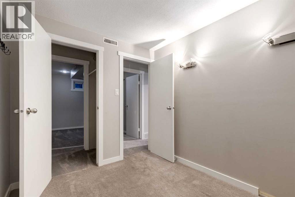 Single Family House Bi-level for Sale in  ALCOTT Road SE Acadia Calgary 