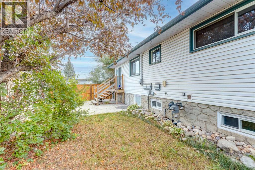 Single Family House Bi-level for Sale in  ALCOTT Road SE Acadia Calgary 