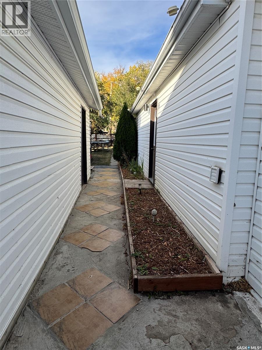 307 6th AVENUE E - 30