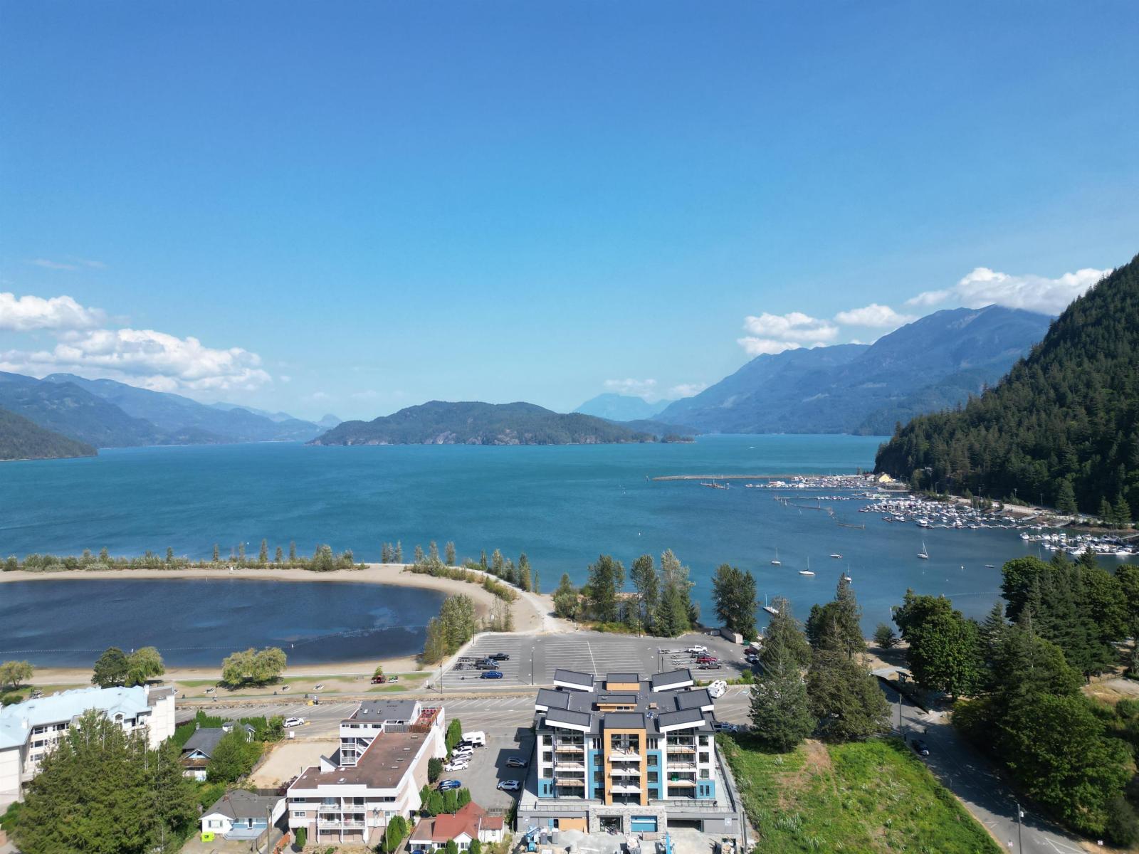 106 470 ESPLANADE AVENUE, Harrison Hot Springs, Harrison Hot Springs