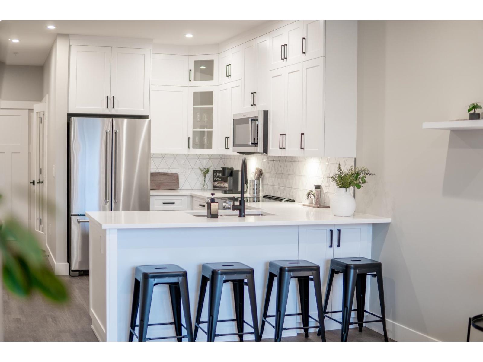 106 470 ESPLANADE AVENUE, Harrison Hot Springs, Harrison Hot Springs