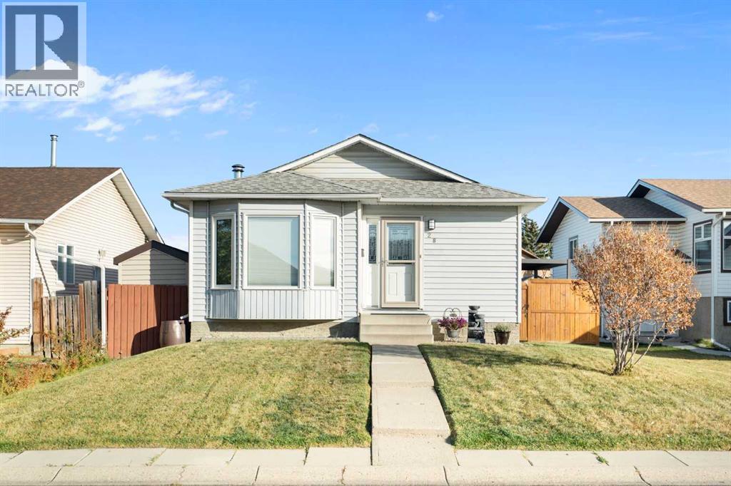 28 Whitworth Road NE, Calgary, Alberta