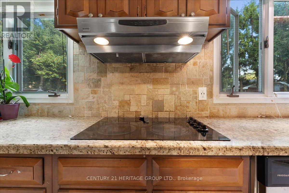 Single Family House for Sale in  ELMHURST DRIVE Hamilton (Sherwood) 