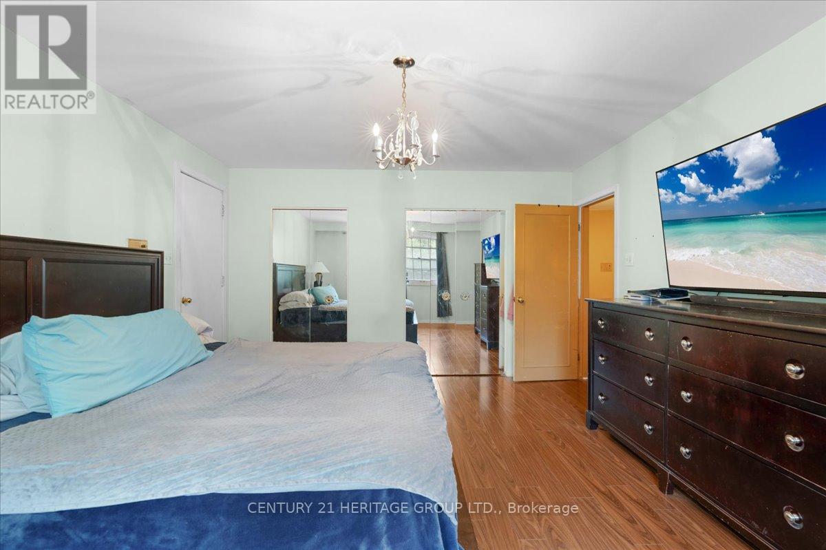 Single Family House for Sale in  ELMHURST DRIVE Hamilton (Sherwood) 