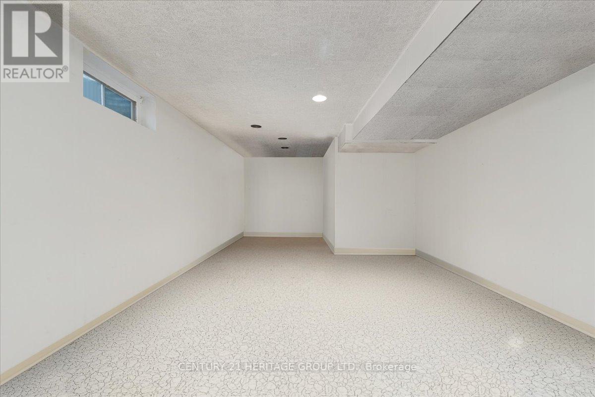 Single Family House for Sale in  ELMHURST DRIVE Hamilton (Sherwood) 