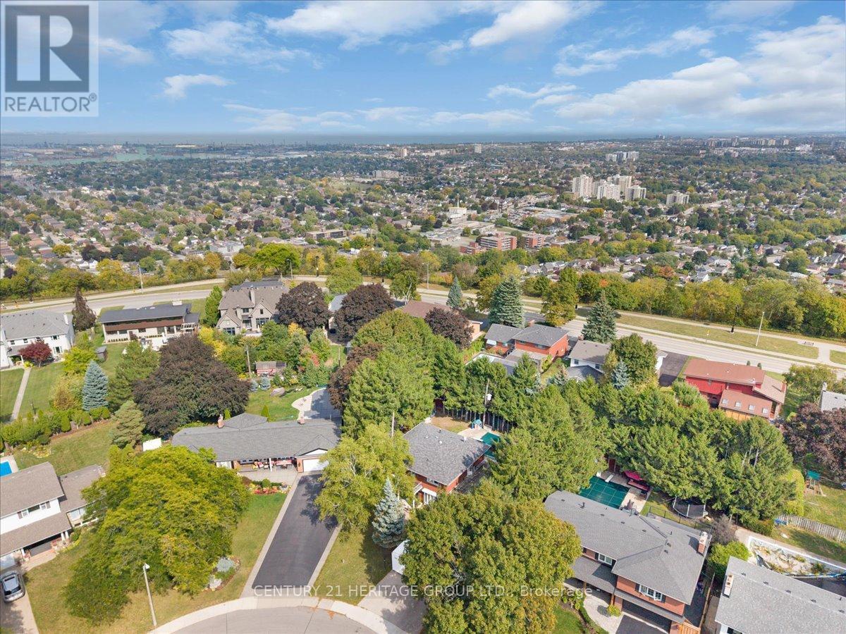 Single Family House for Sale in  ELMHURST DRIVE Hamilton (Sherwood) 