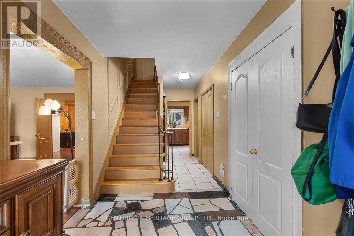 Single Family House for Sale in  ELMHURST DRIVE Hamilton (Sherwood) 