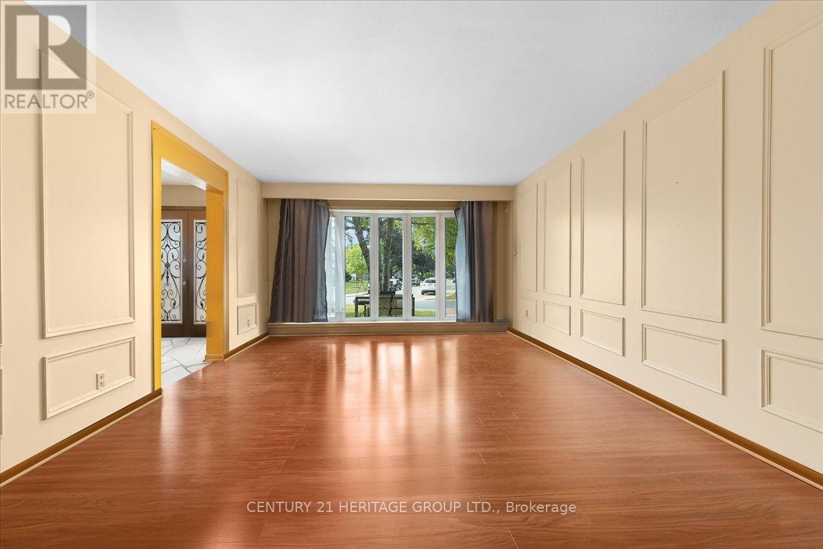 Single Family House for Sale in  ELMHURST DRIVE Hamilton (Sherwood) 