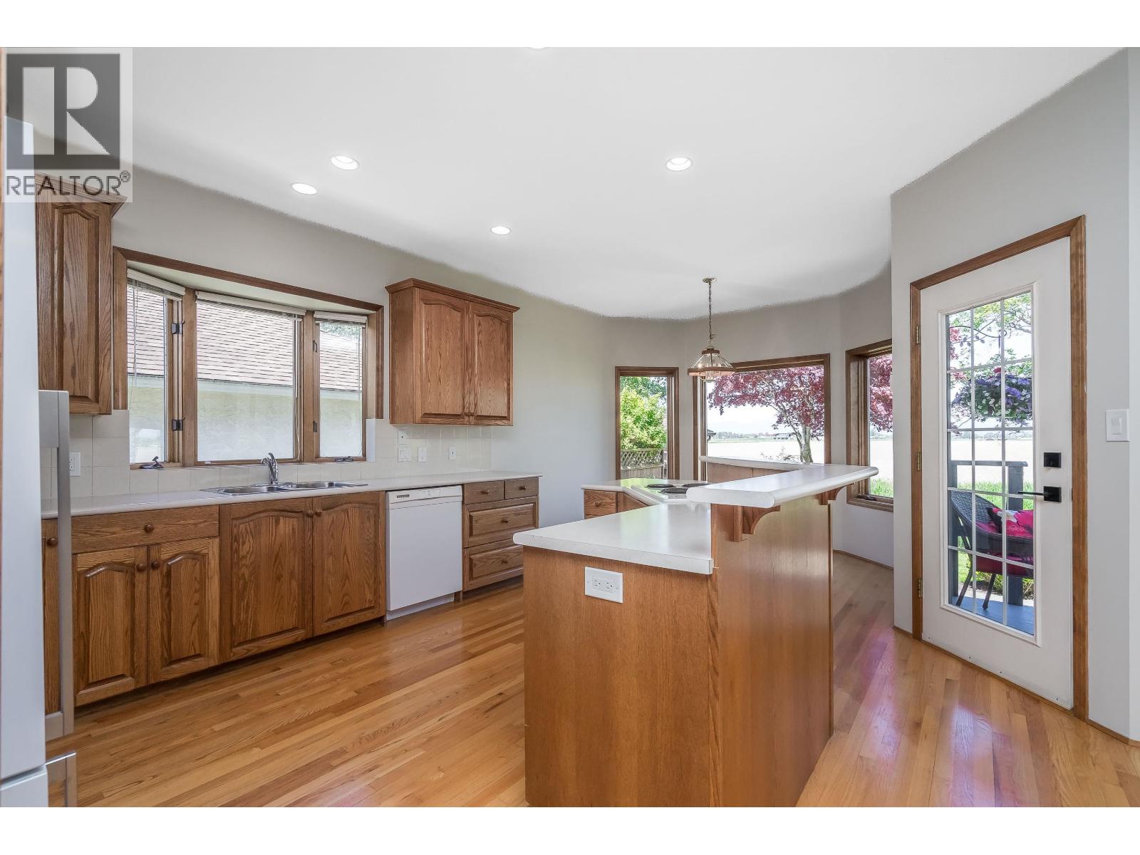 6247 CRESCENT Place, Delta