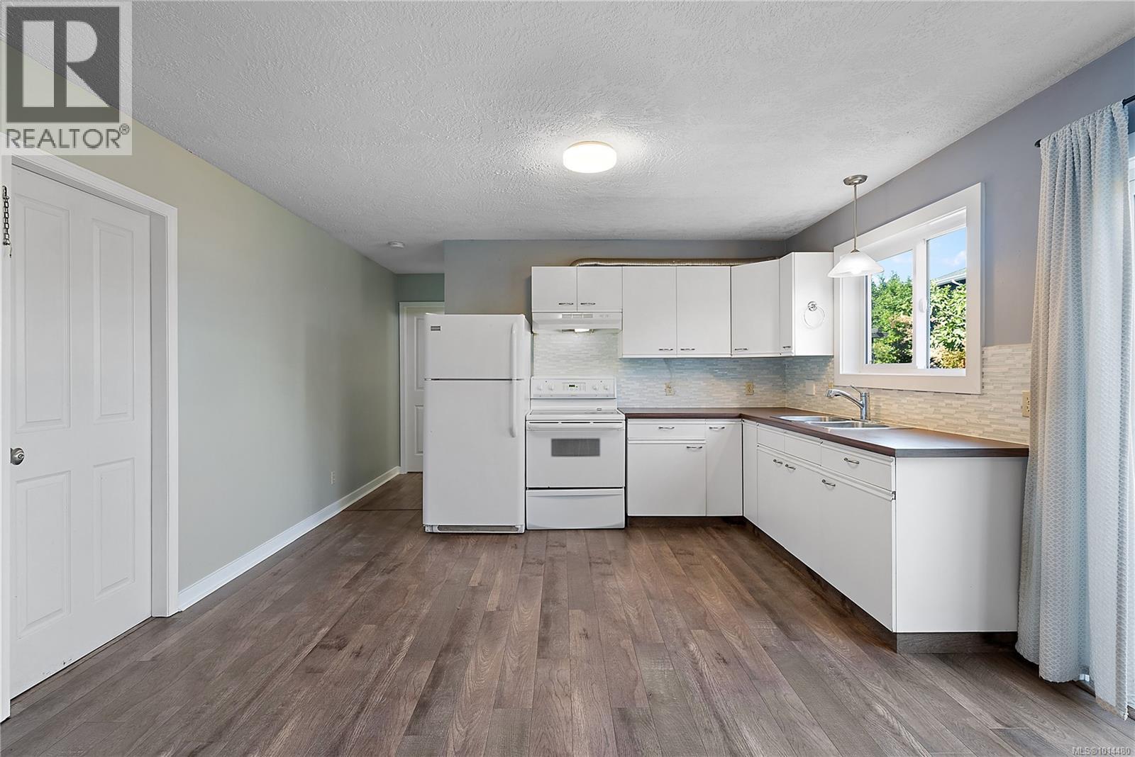  1290 Lidgate Court, Saanich
