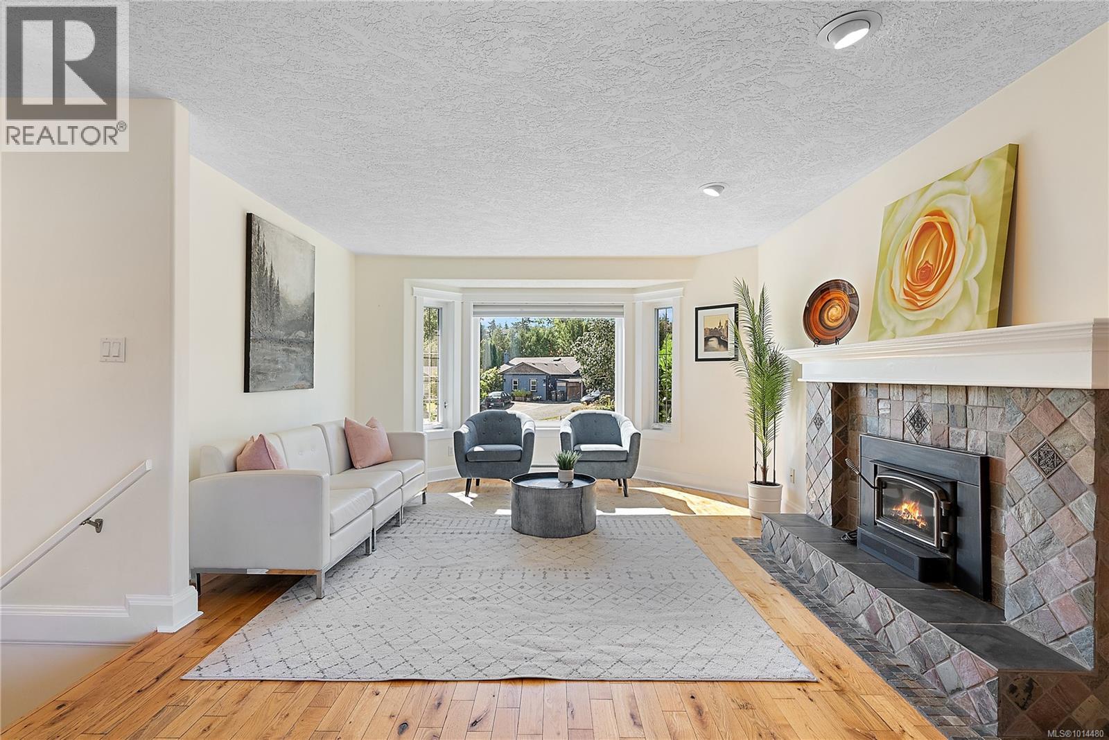  1290 Lidgate Court, Saanich