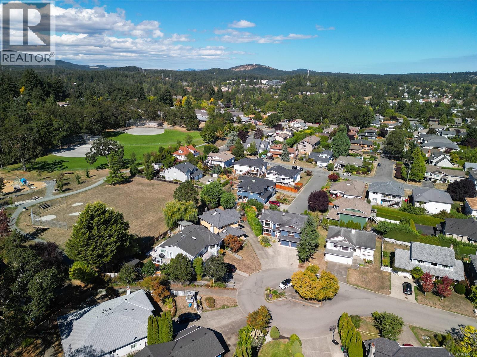  1290 Lidgate Court, Saanich