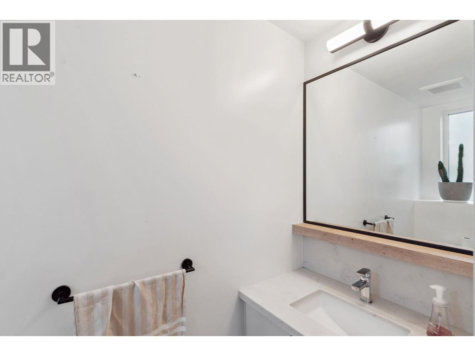 601 3021 ST GEORGE STREET, Port Moody