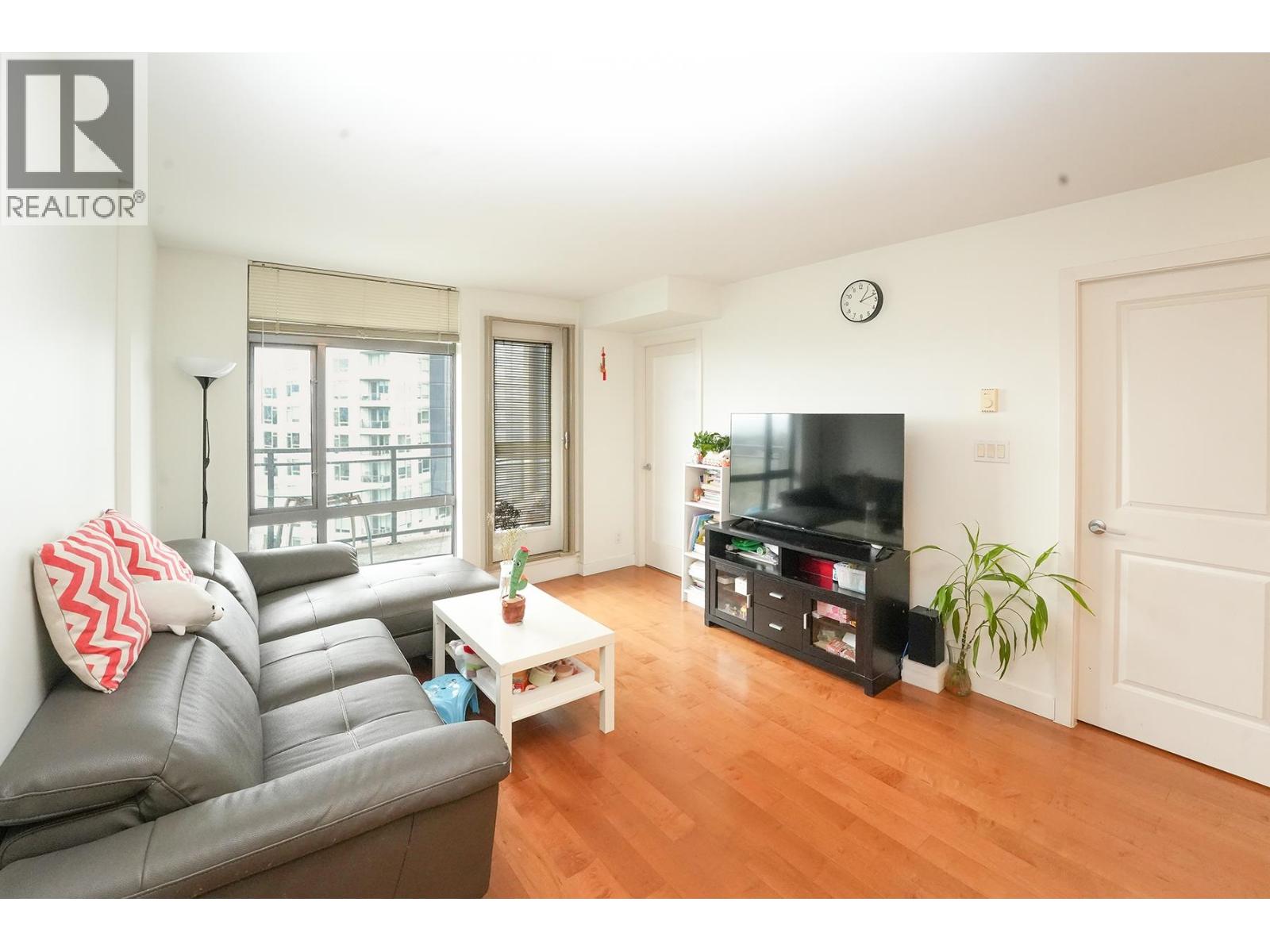 1808 3660 VANNESS AVENUE, Vancouver