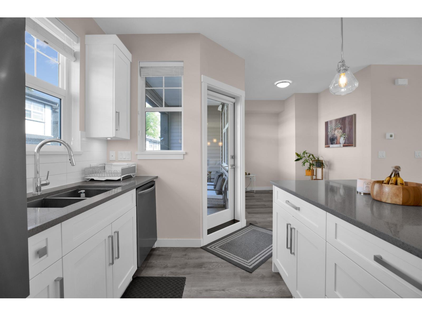 25 7740 GRAND STREET, Mission